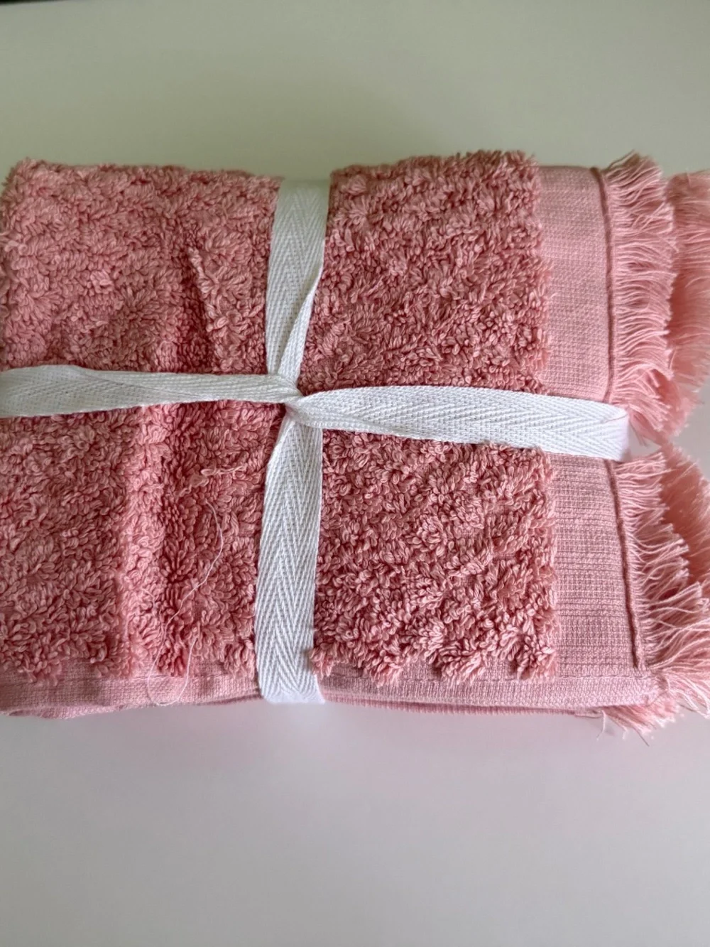UGG set of 4 Wash Towels Fringed Textured Rose Cloud